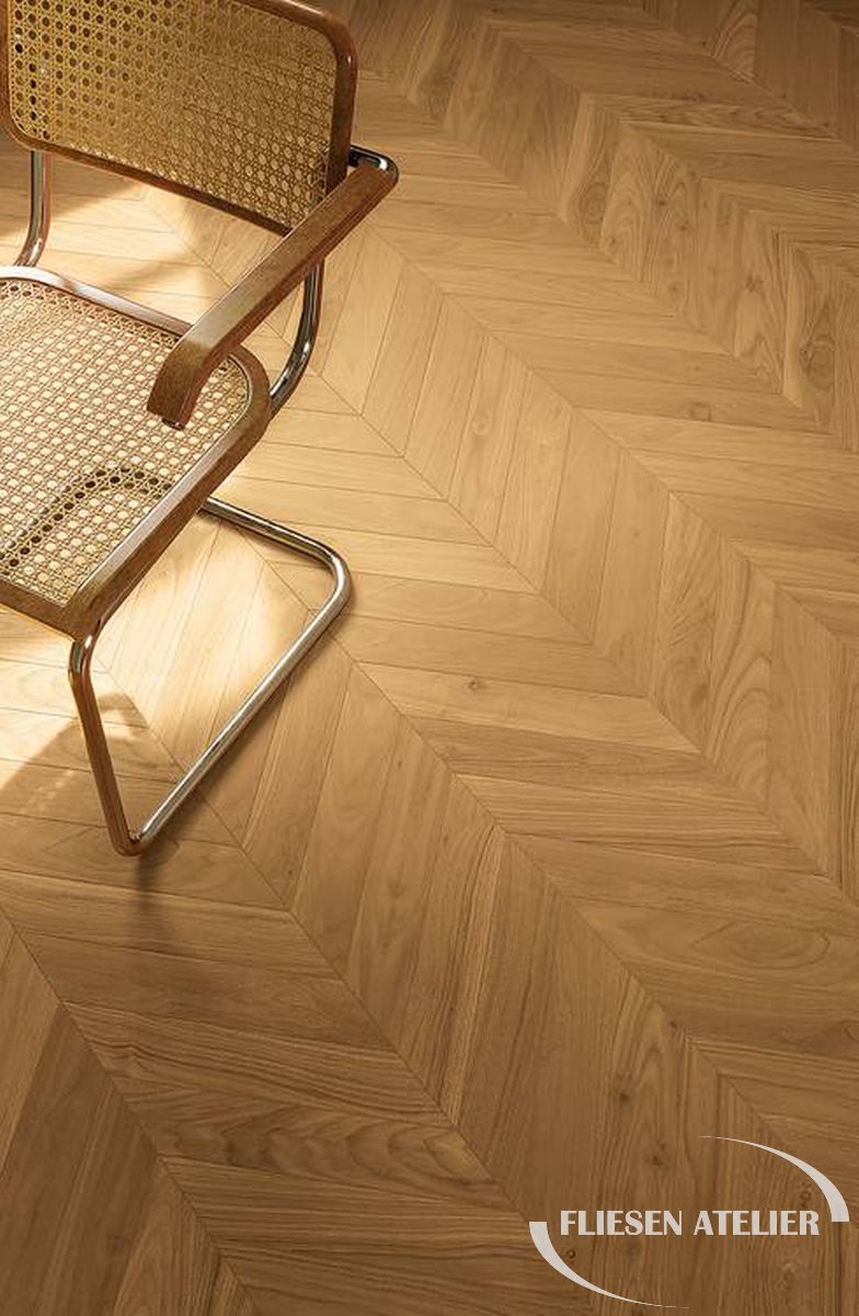 fap_plein_air_2024_studio_Part_fb08_chevron_Gold_wr_PVb6LOO-resize_height-0x750-70